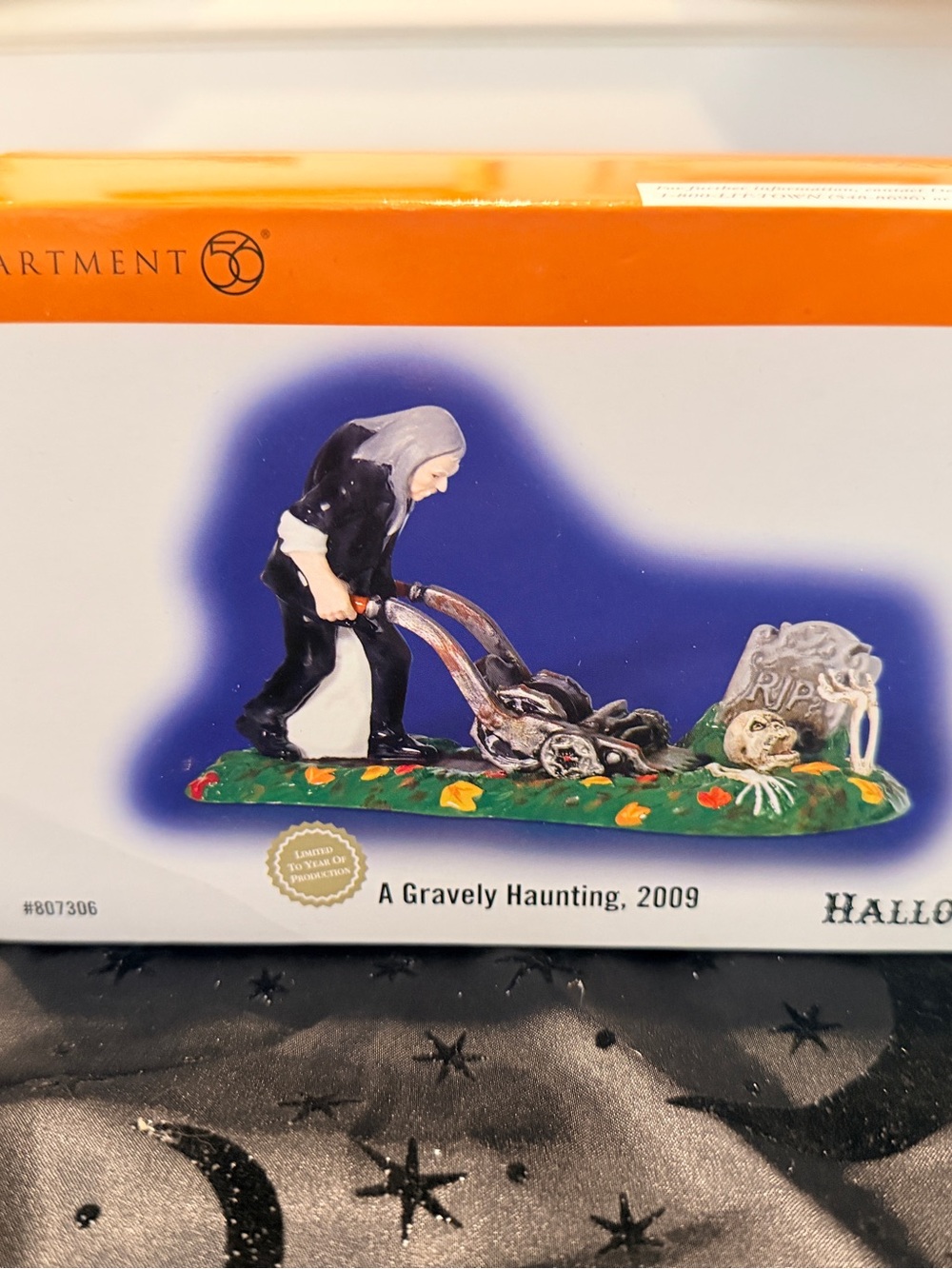 A Gravely Haunting 2009 Department  56